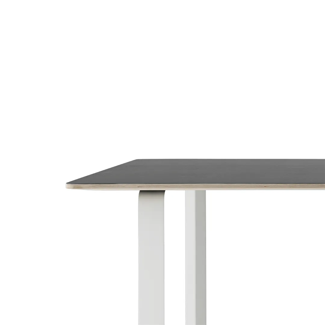 70/70 Table 225 x 90