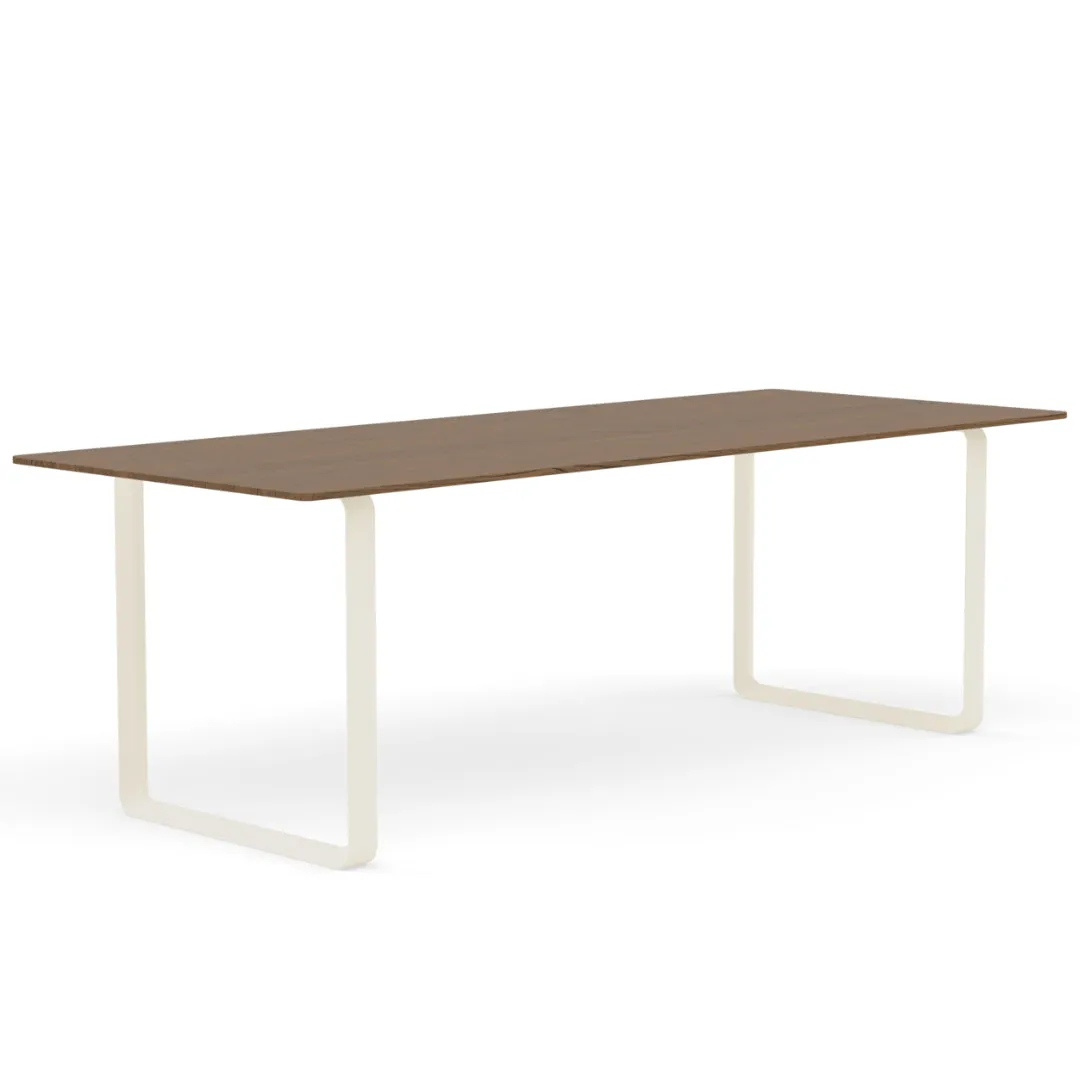 70/70 Table 225 x 90