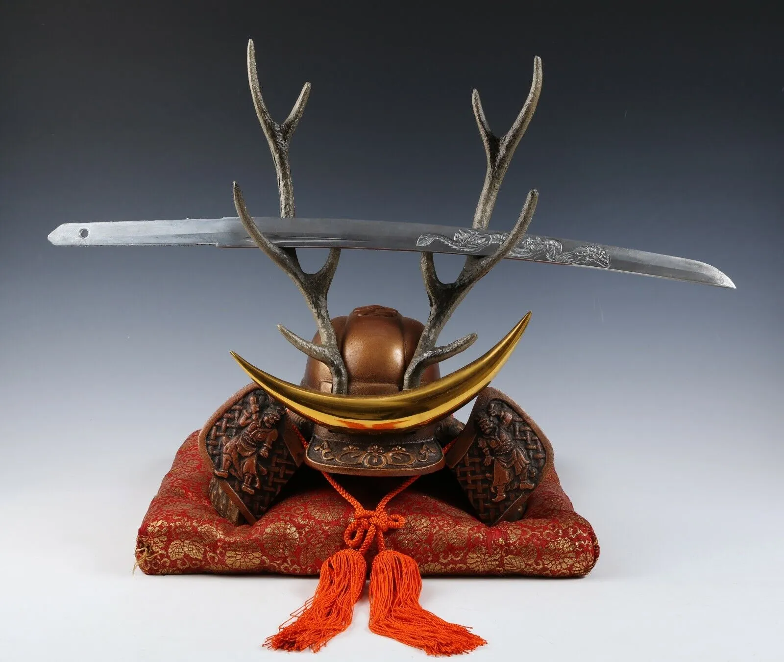 Beautiful Samurai Helmet -Shikanosuke Buddhism Kabuto with a Replica Blade-