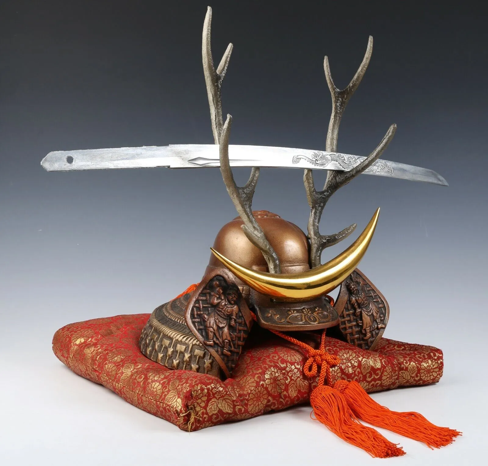 Beautiful Samurai Helmet -Shikanosuke Buddhism Kabuto with a Replica Blade-