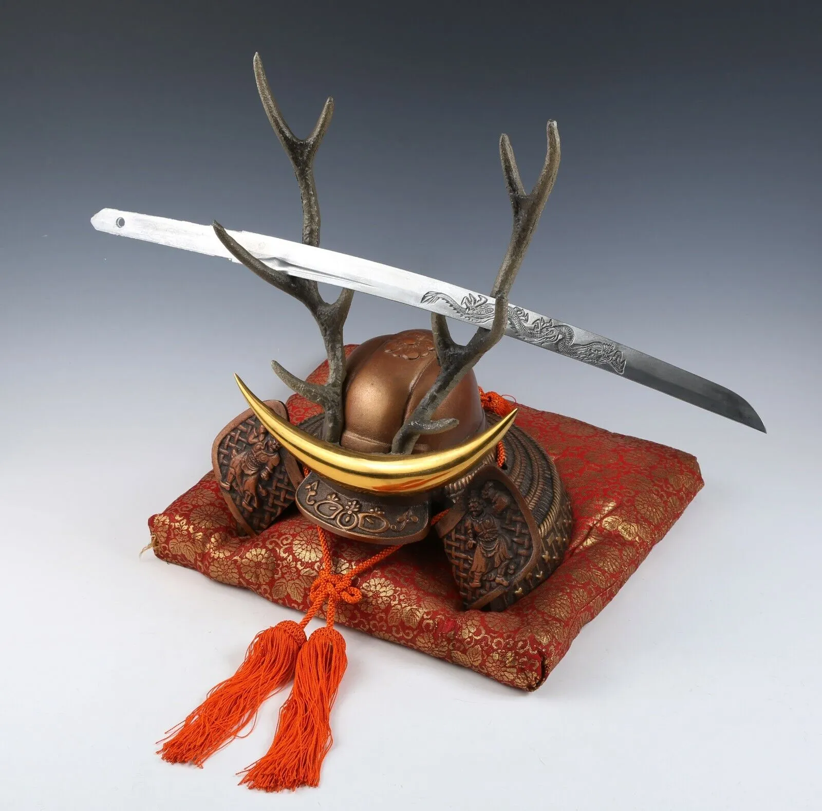 Beautiful Samurai Helmet -Shikanosuke Buddhism Kabuto with a Replica Blade-