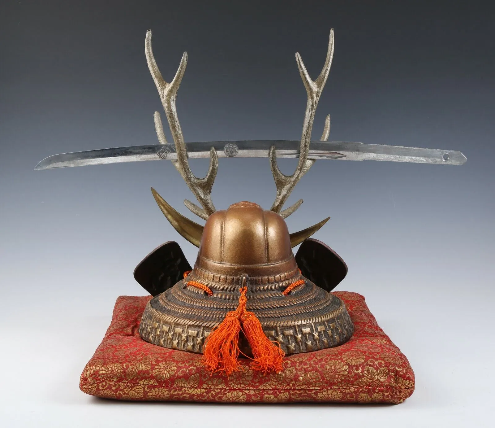 Beautiful Samurai Helmet -Shikanosuke Buddhism Kabuto with a Replica Blade-