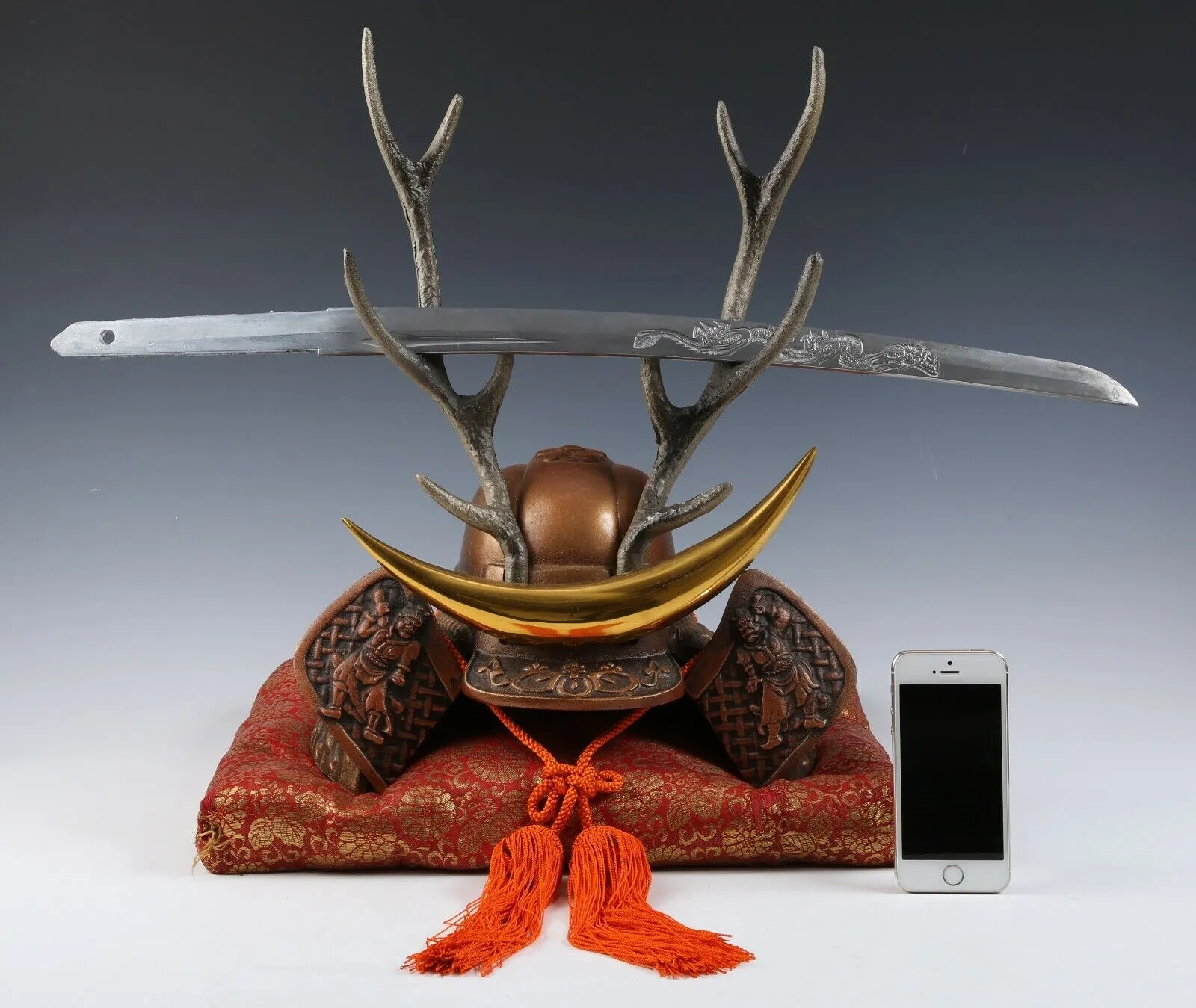Beautiful Samurai Helmet -Shikanosuke Buddhism Kabuto with a Replica Blade-