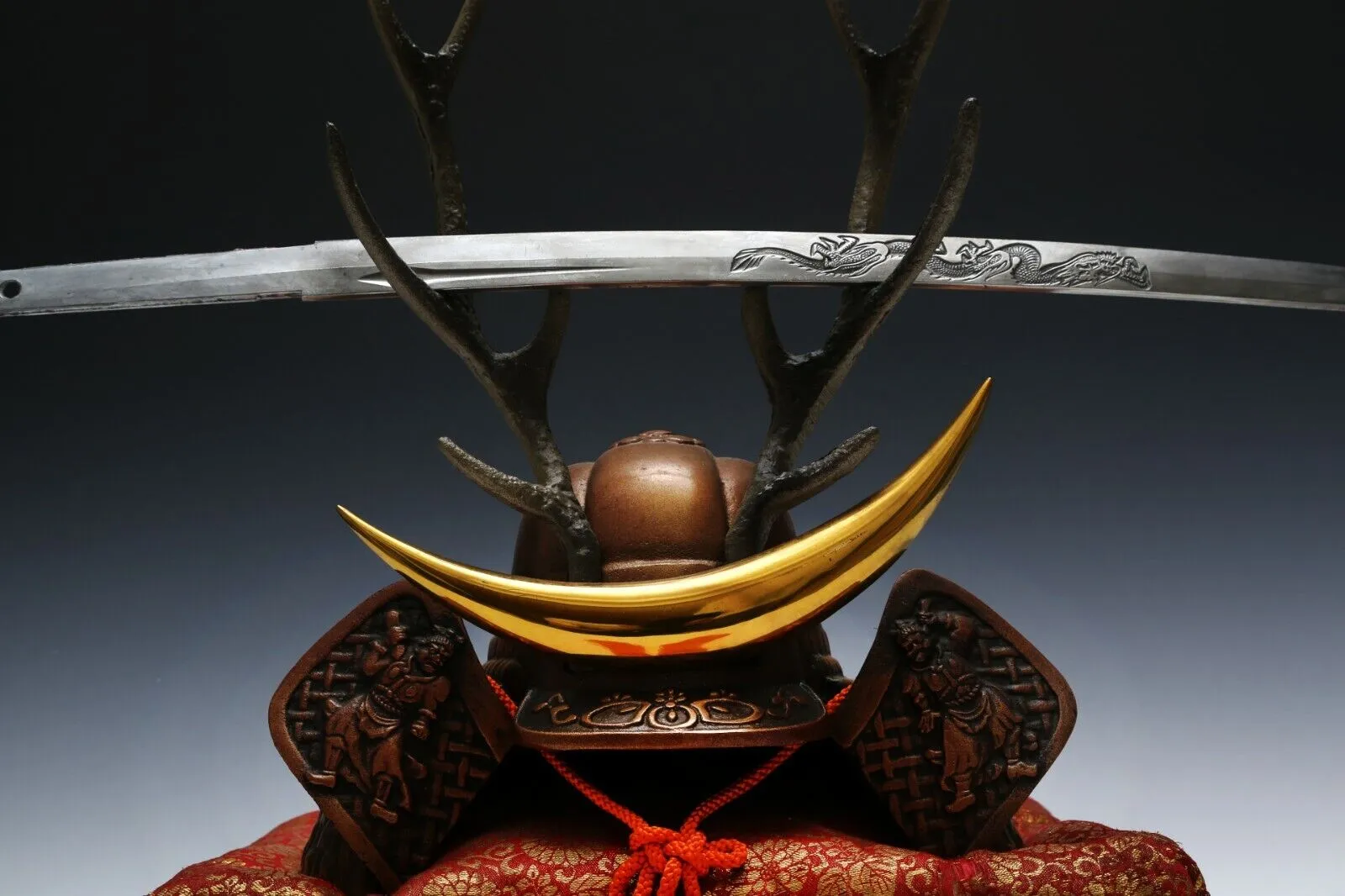 Beautiful Samurai Helmet -Shikanosuke Buddhism Kabuto with a Replica Blade-