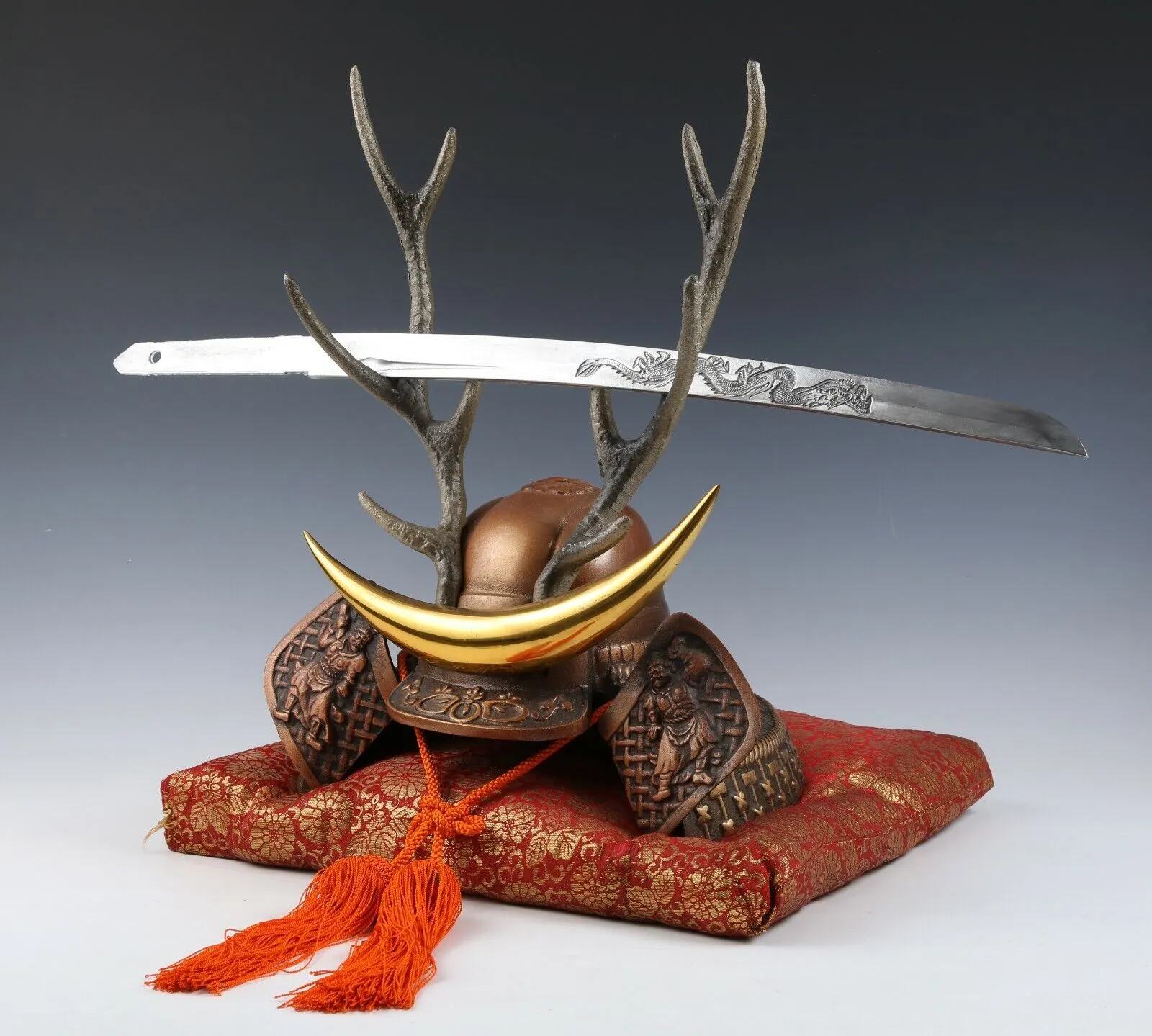 Beautiful Samurai Helmet -Shikanosuke Buddhism Kabuto with a Replica Blade-