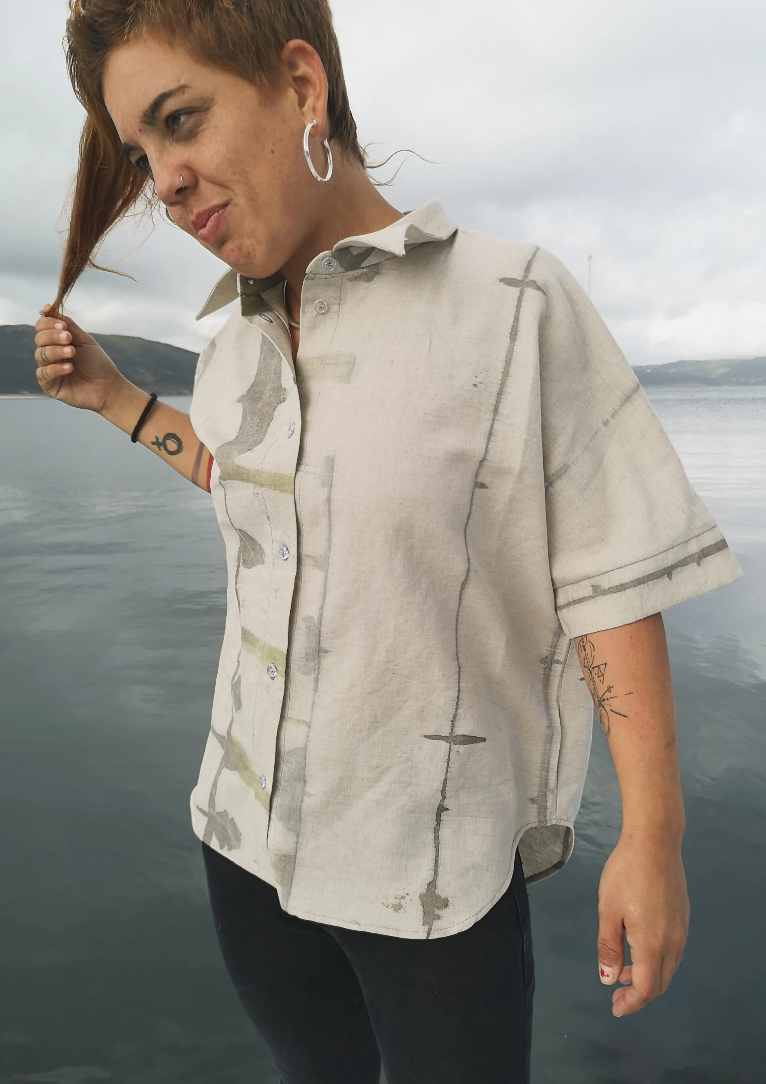 HOMEMADE - UNIQUE BLOUSE UNISEX - HAND PAINTED - white / grey / green