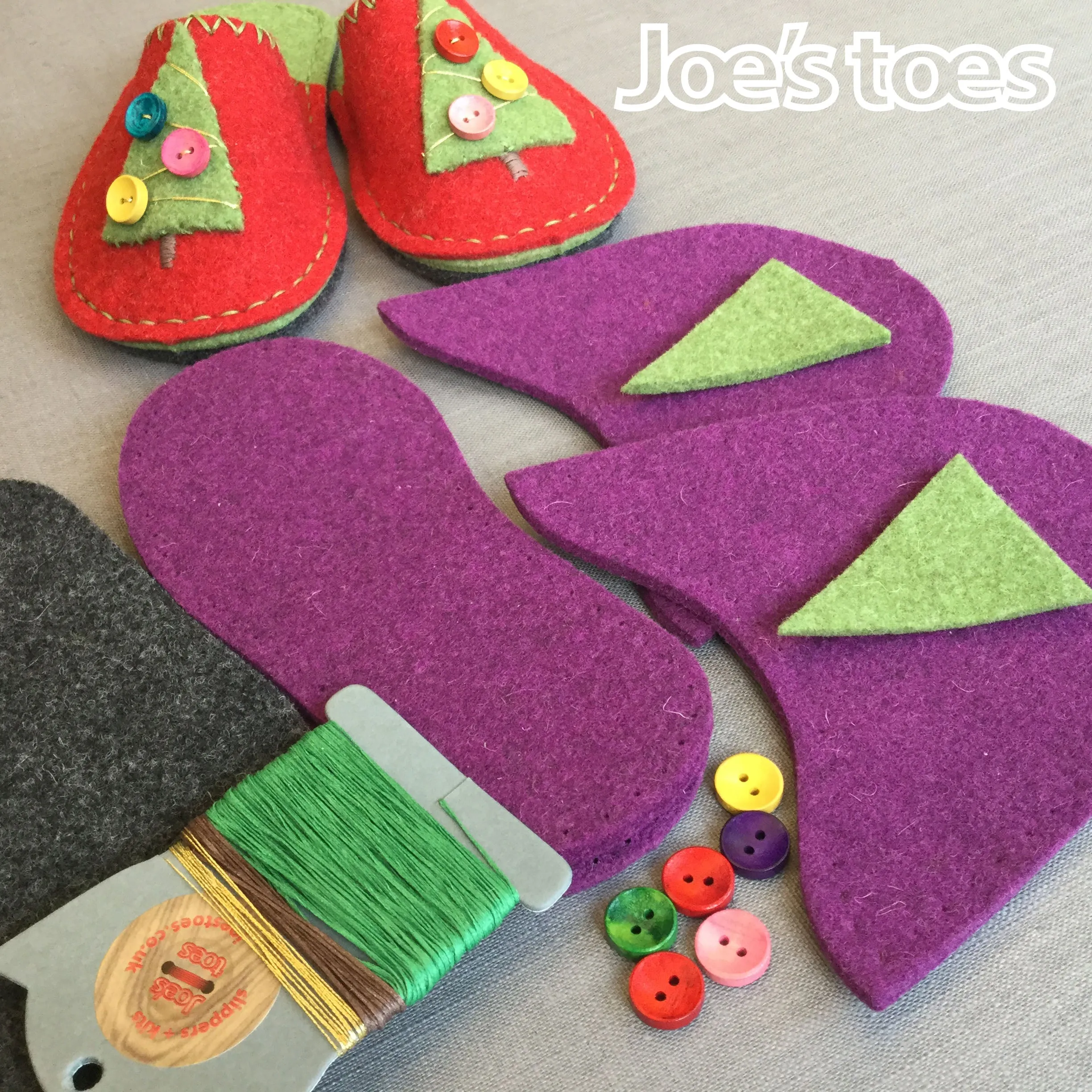 Joe's Toes Christmas Tree Slipper Kit in Children's sizes