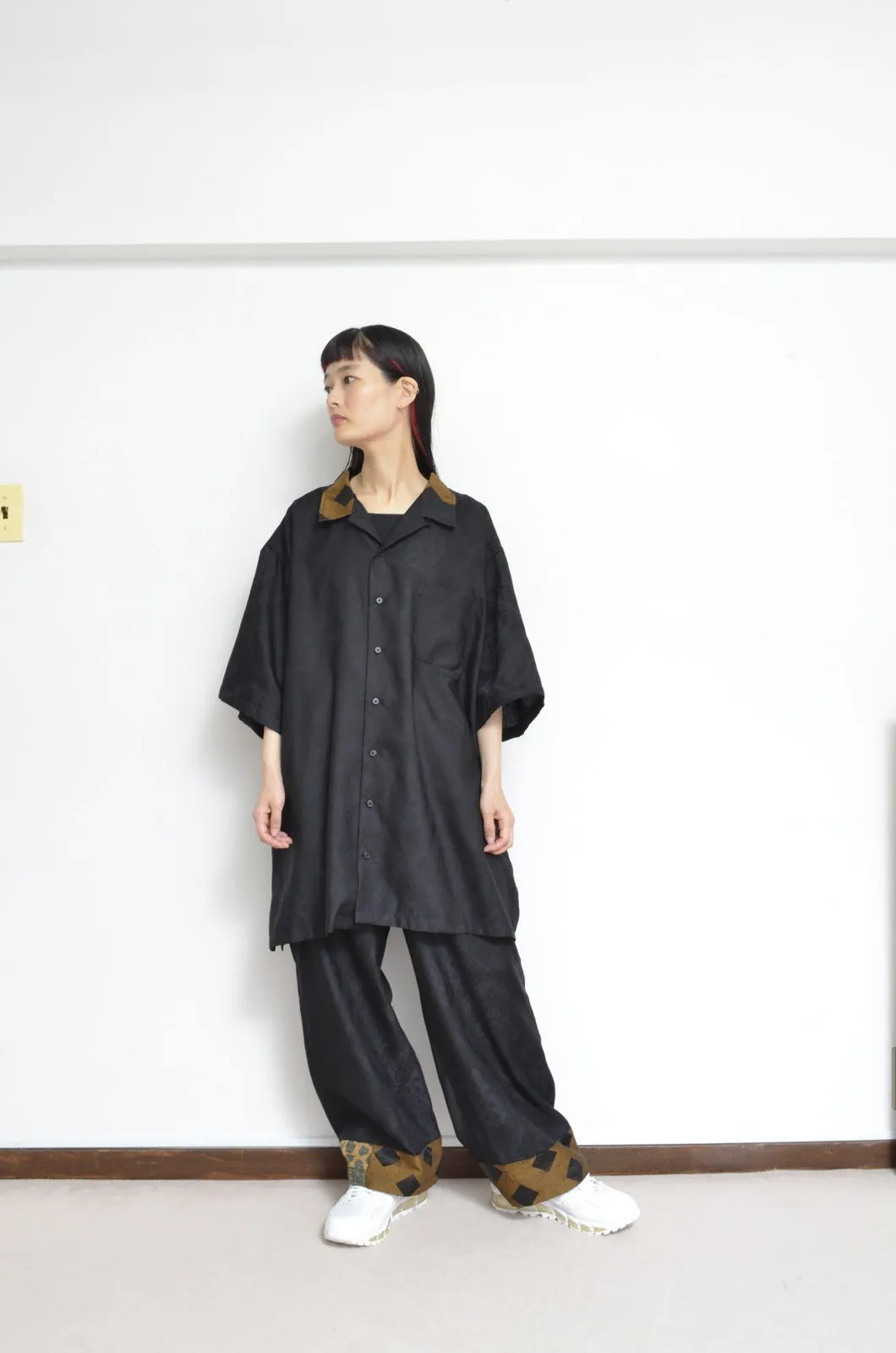 OPEN COLLAR SH_BLK PAISLEY