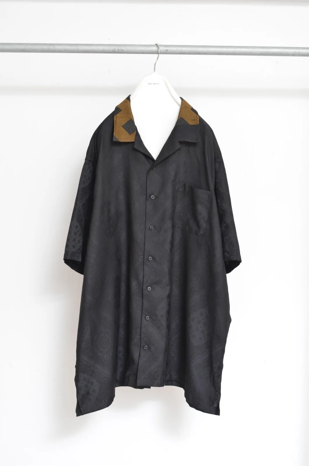 OPEN COLLAR SH_BLK PAISLEY