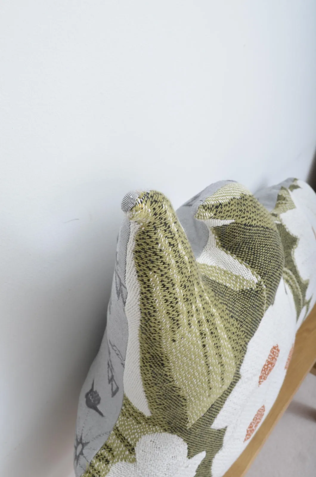 RUG CUSHION (SUISEN) / B