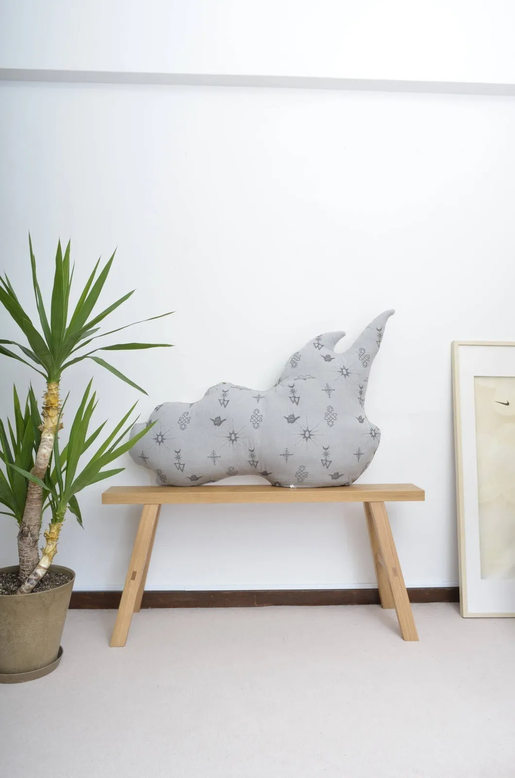 RUG CUSHION (SUISEN) / B