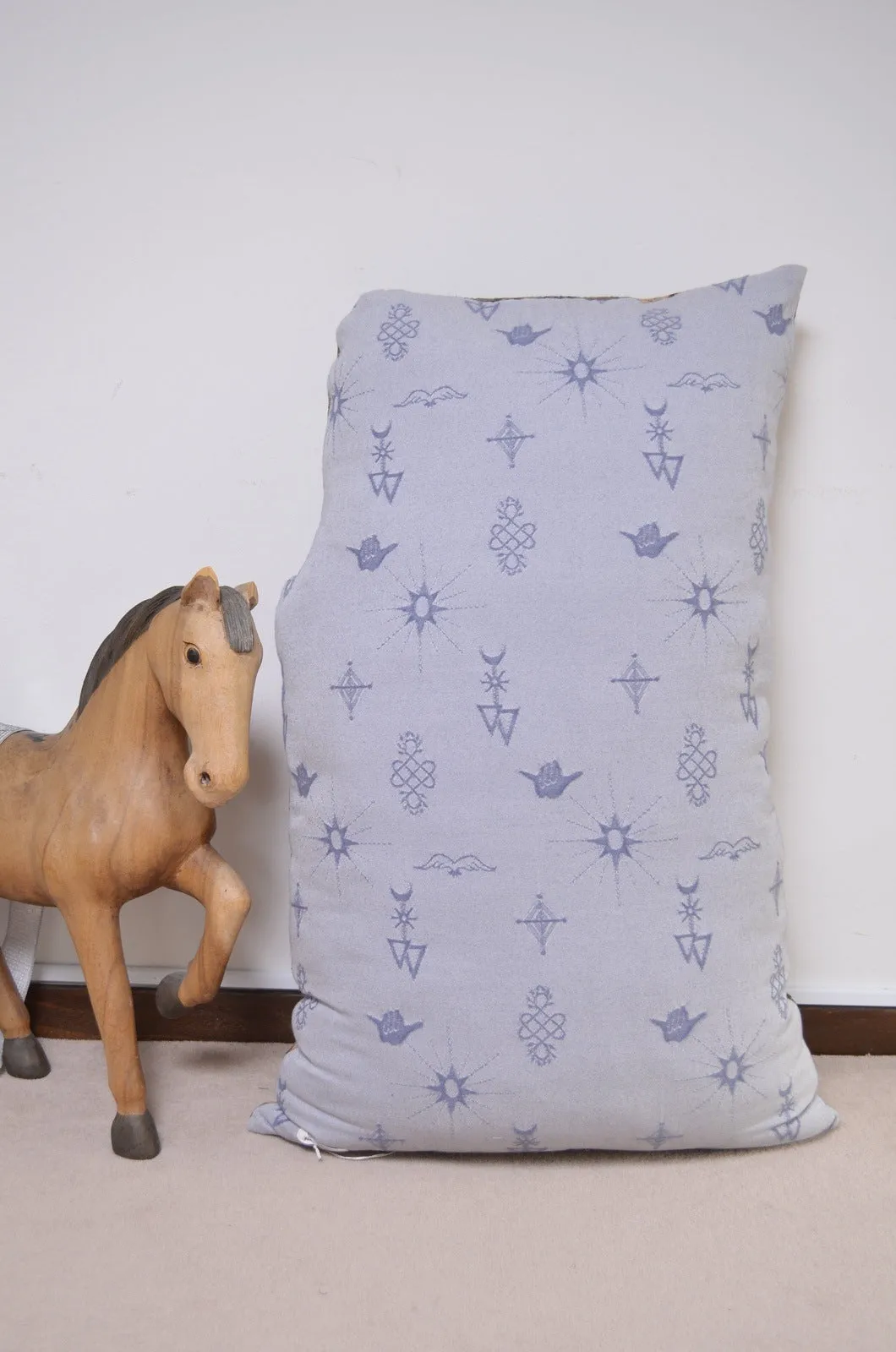 RUG CUSHION(M) / 002