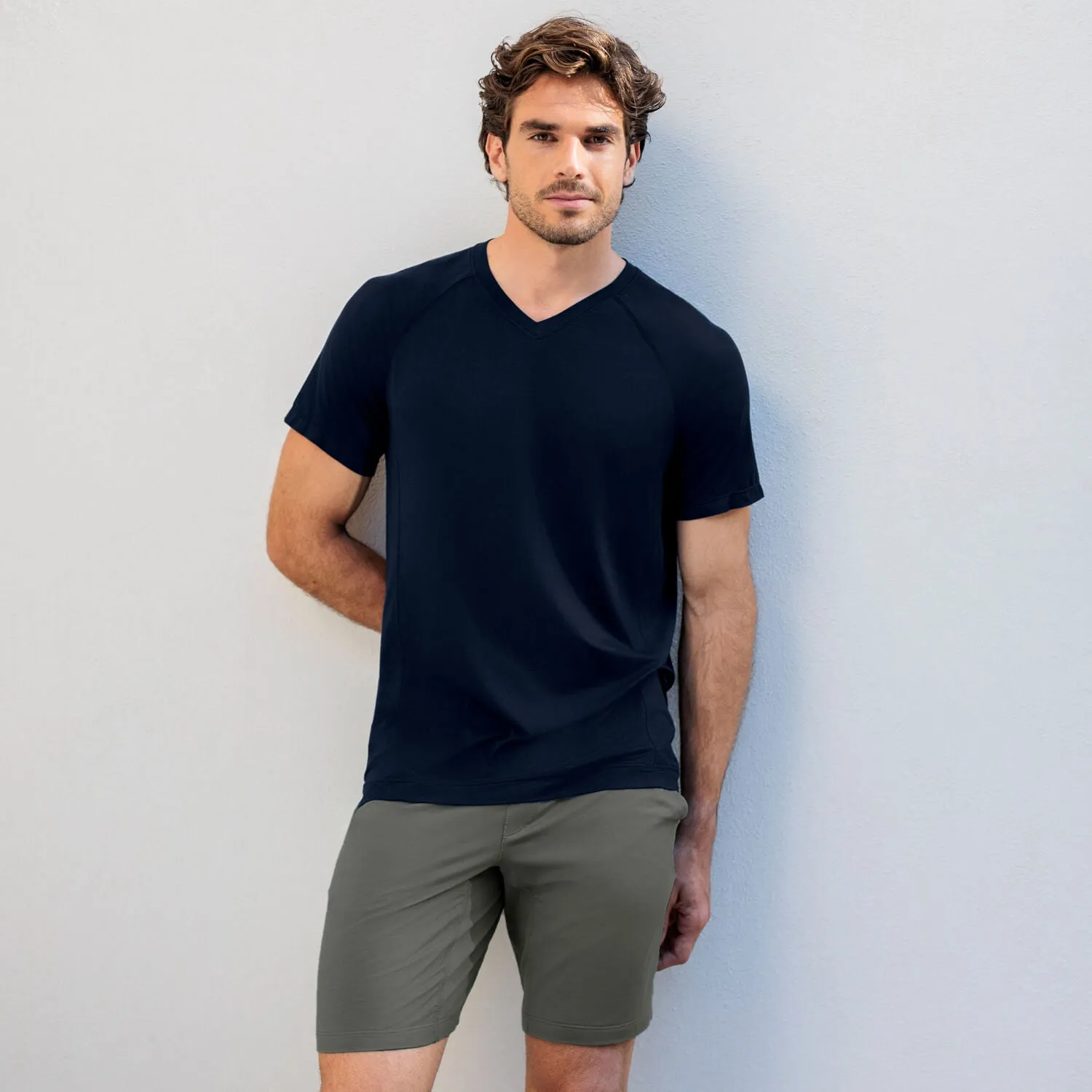 T-Shirt mit V-Ausschnitt — NATTCOOL™